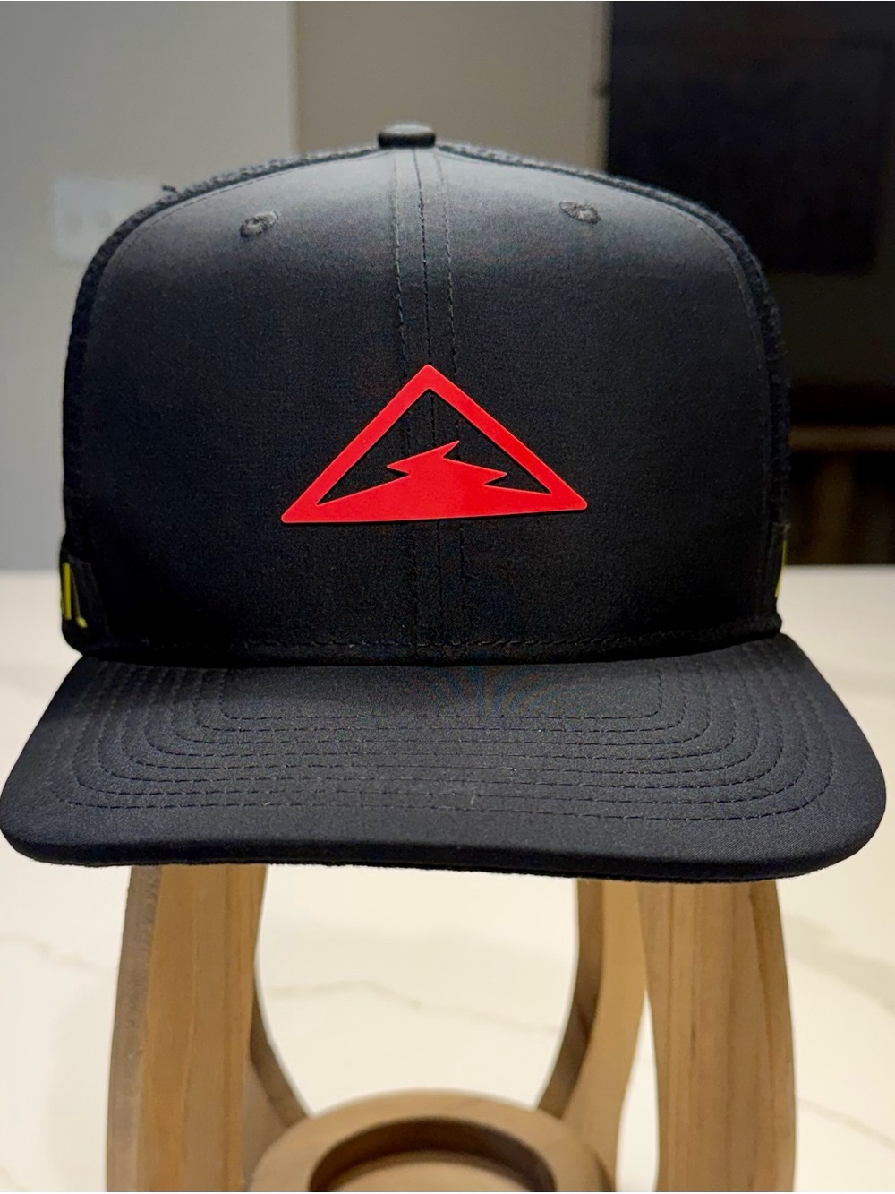 Nike Trail Hat Cap Strapback Mesh Dri-FIT Rare CU6276-010 Black Yellow OS